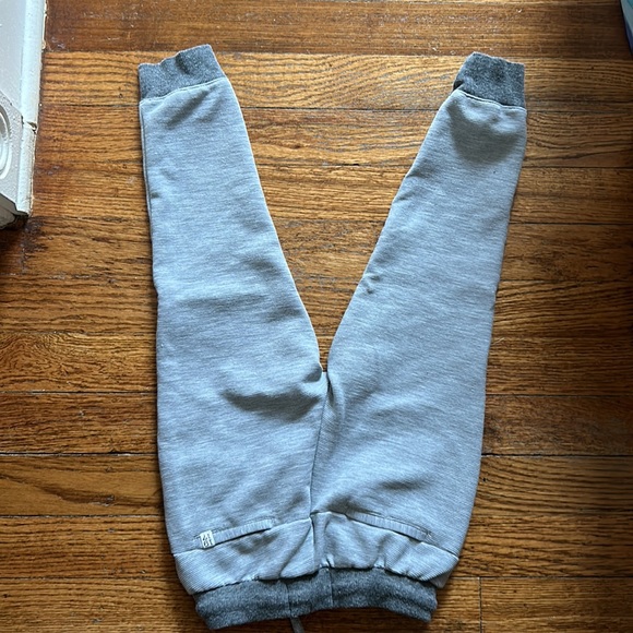Sovereign code size 4 joggers - Picture 3 of 3